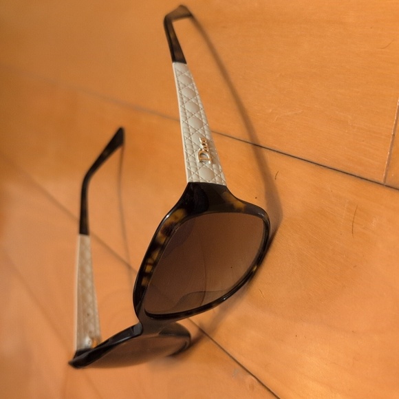 Dior Sunglasses/ Lunettes de Soleil - Picture 1 of 4